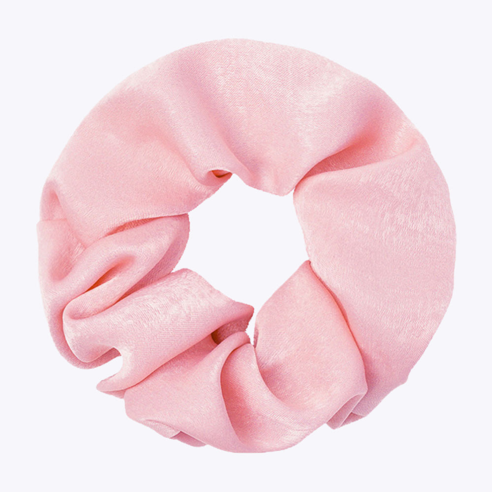 Satijnen scrunchie in het roze voorzijde