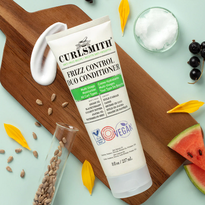 Curlsmith Frizz Control Duo Conditioner in sfeer omgeving